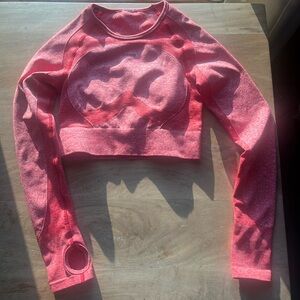 Women’s gym shark crop top